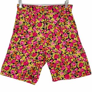 VINTAGE 90’s Ribcage Pleated Floral Bermuda Short